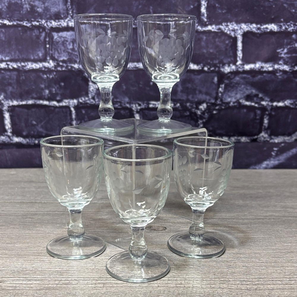 Elegant Grape Patterned Petite Wine Glass Cordials
